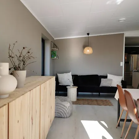펜션 Spacious And Sunny Family Close To The