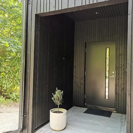 Spacious And Sunny Family Close To The