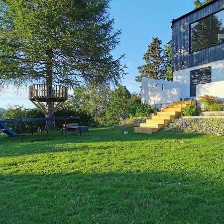 Spacious And Sunny Family Close To The 펜션 산데피요르드