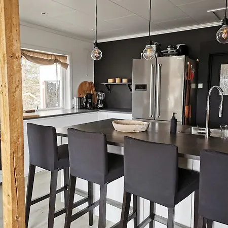 Spacious And Sunny Family Close To The 산데피요르드