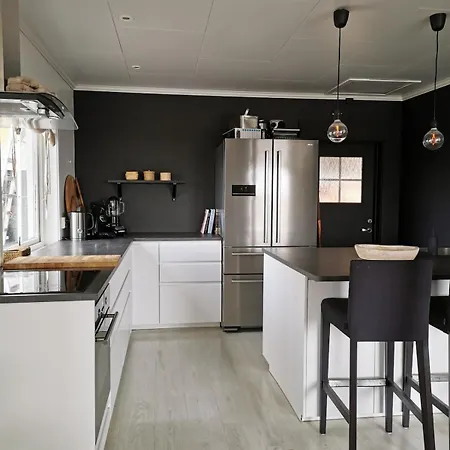 Spacious And Sunny Family Close To The 펜션