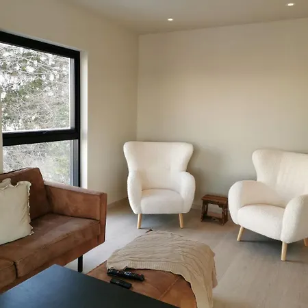Spacious And Sunny Family Close To The סאנדפיורד
