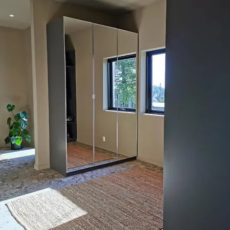 Spacious And Sunny Family Close To The 펜션 *