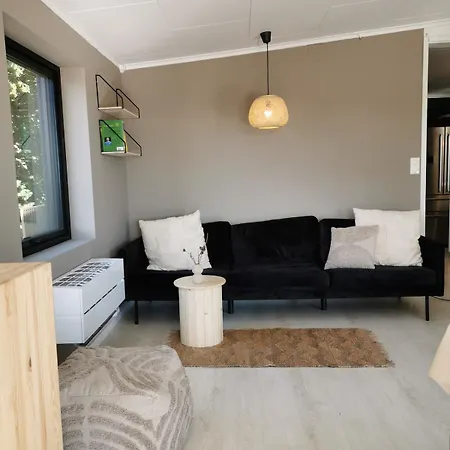 Spacious And Sunny Family Close To The 펜션 *